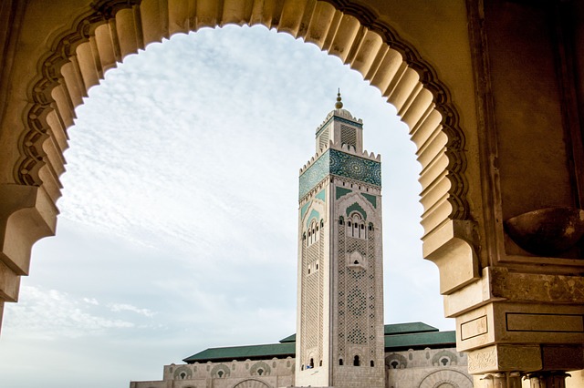 https://moroccotravelmakers.com/wp-content/uploads/2021/06/mosque-hassan-2-2458314_640.jpg